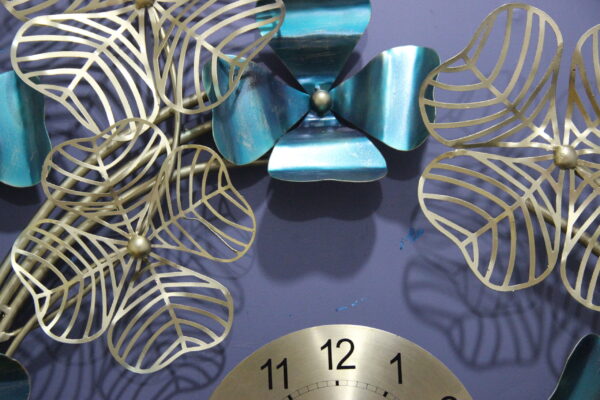 Fashionable and Decorative Metal Wall Clock