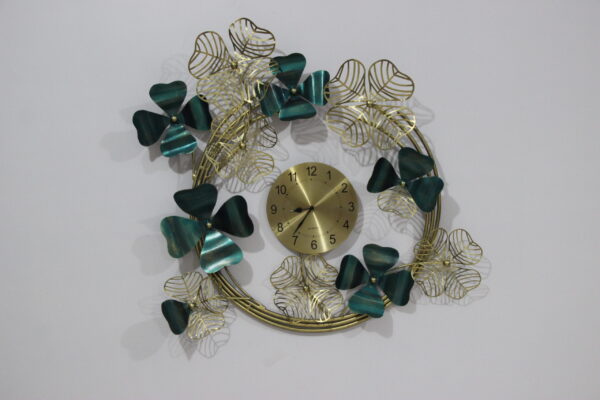 Fashionable and Decorative Metal Wall Clock