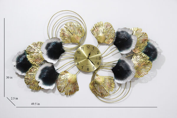 Attractive Metal Wall Clock with Fascinating Look