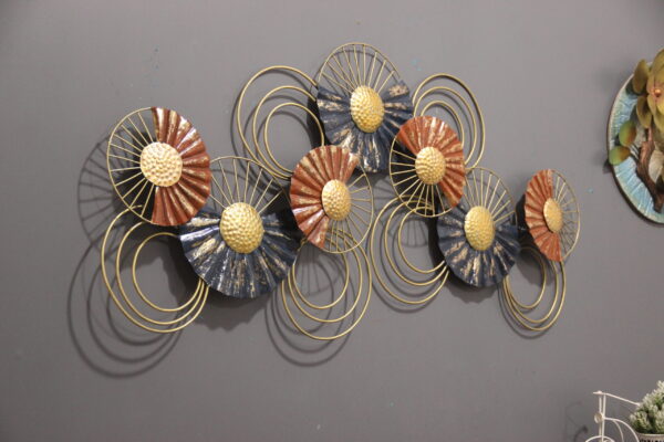 Metal Wall Art Decor in Multi Color